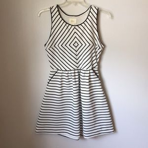 Anthropologie black & white dress with pockets!